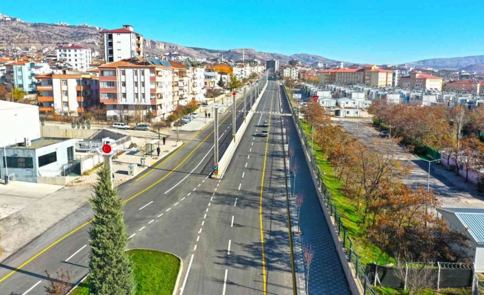 Elazığ’da yol genişletme çalışmaları sürüyor