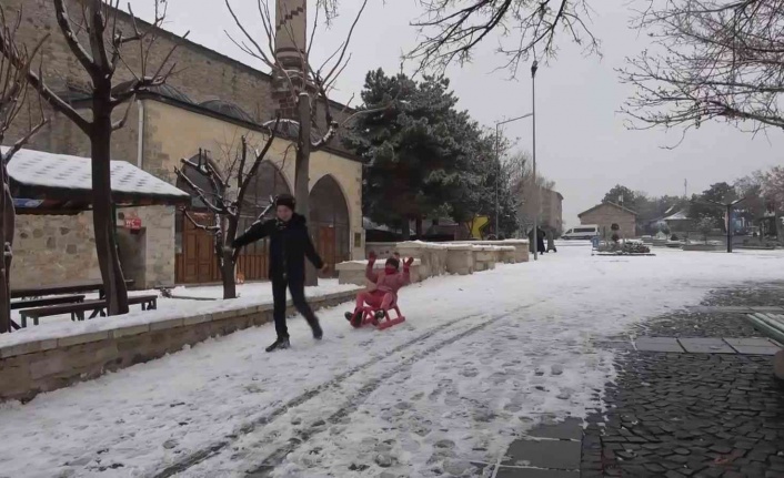 Elazığ’da yılın ilk karı yağdı